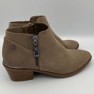 Simply Vera by Vera Wang Stylish Tan Ankle Booties with Side Zipper Size 6